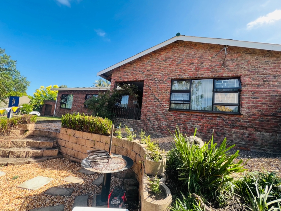 4 Bedroom Property for Sale in Twee Rivieren Western Cape